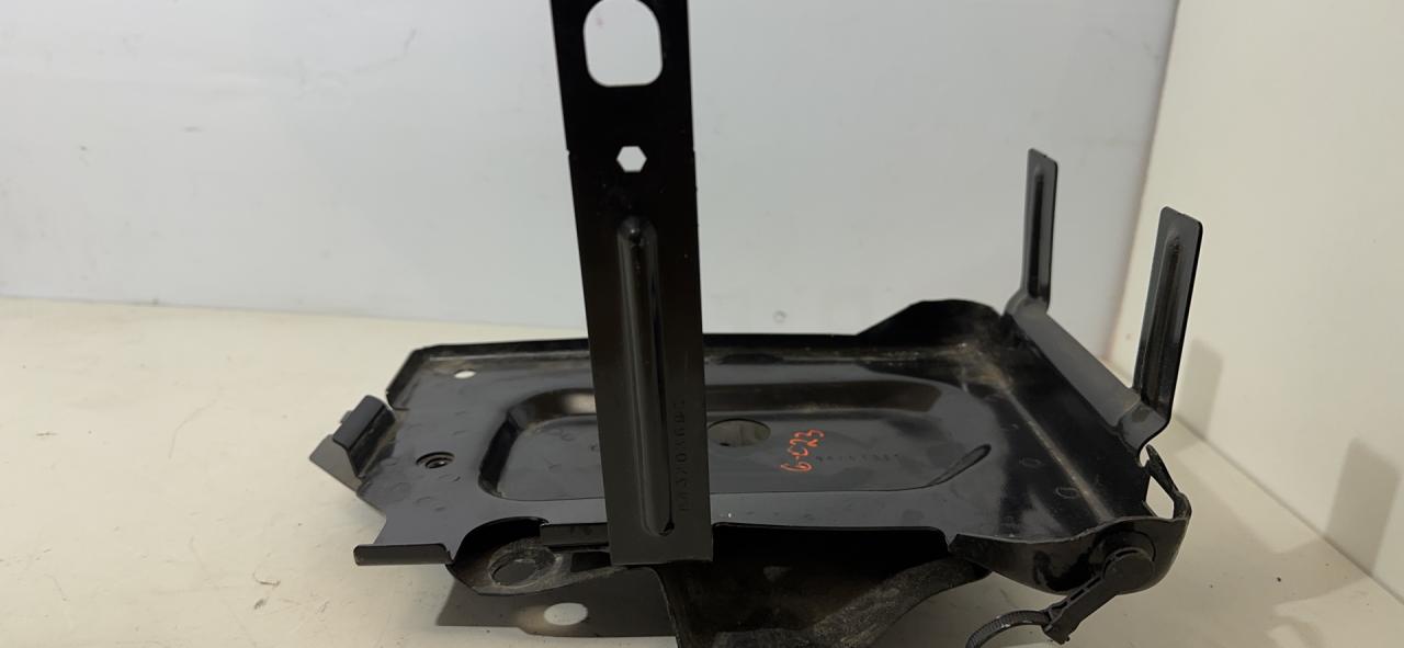 аккумуляторный ящик (АКБ) Chevrolet Equinox 3 поколение 2019, 1.5 л., бензин, АКПП, черный, внедорожник 5 дв., полный привод, 843203680 - фото №1