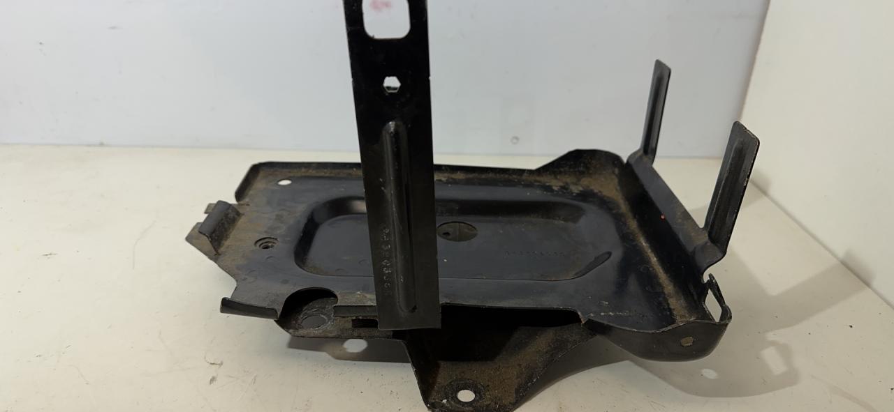 аккумуляторный ящик (АКБ) GMC Terrain 2 поколение 2018, 1.5 л., бензин, АКПП, черный, внедорожник 5 дв., полный привод, 84330203S - фото №1