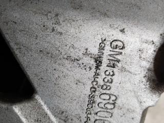 кронштейн (крепление) Chevrolet Cruze 2 поколение 2019, 1.4 л., бензин, АКПП, синий диплоат, хетчбэк 5 дв., полный привод, 13386906