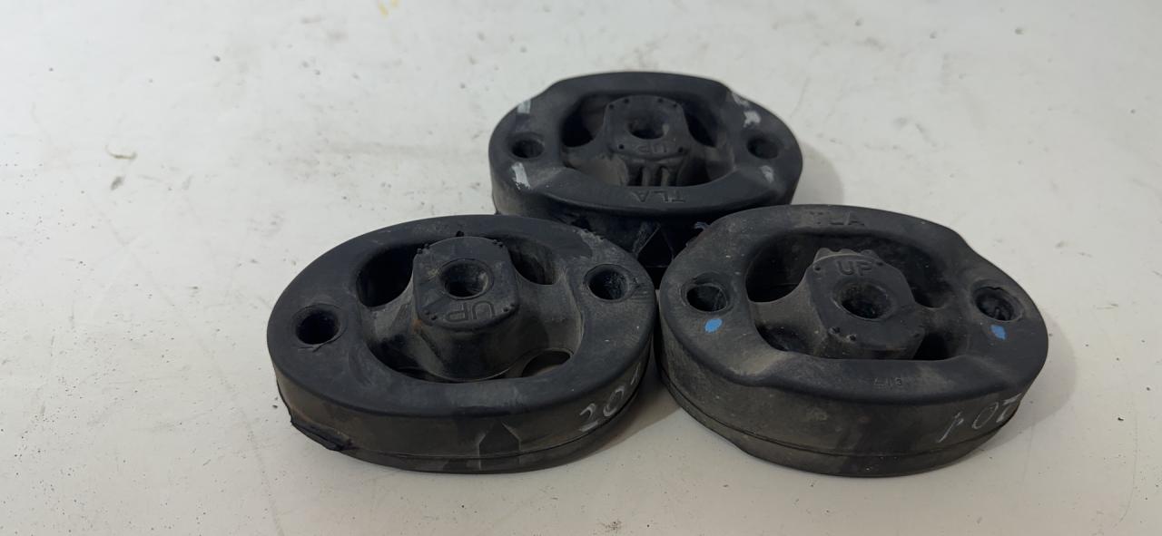 Резинка глушителя Honda CR-V 5 поколение 2019, 1.5 л., бензин, АКПП, белый - фото №1