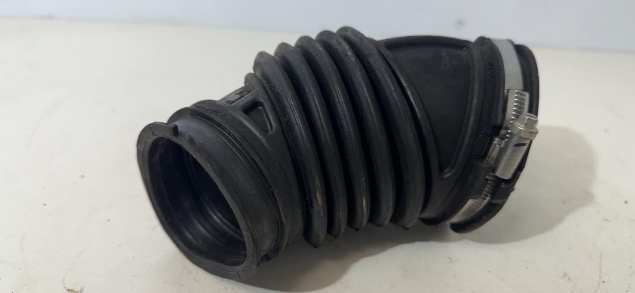 патрубок воздушного фильтра Chevrolet Equinox 3 поколение 2019, 2.0 л., бензин, АКПП, черный, внедорожник 5 дв., передний привод, 23499764 - фото №1