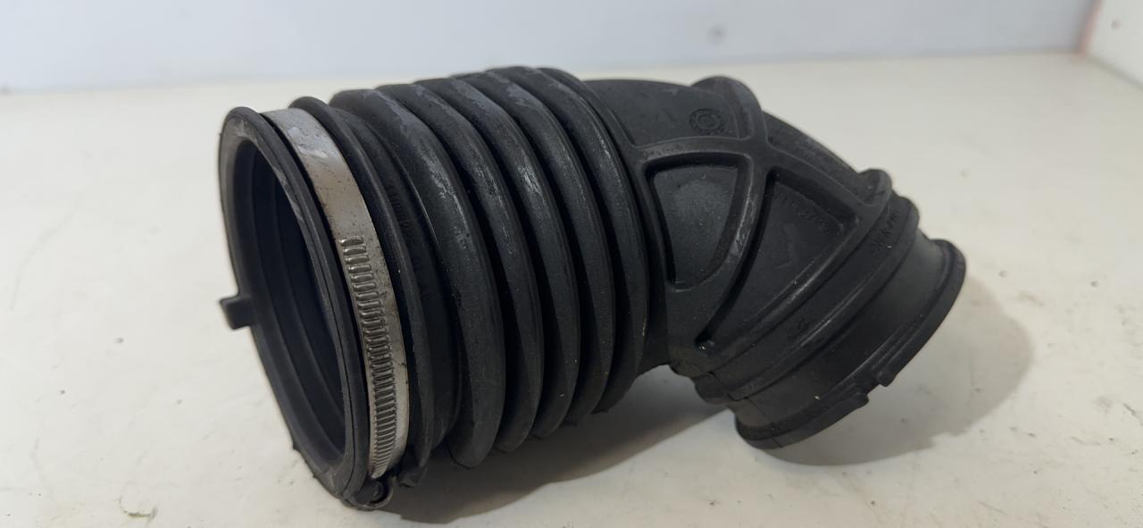 патрубок воздушного фильтра GMC Terrain 2 поколение 2019, 1.5 л., бензин, АКПП, белый, внедорожник 5 дв., 84228127 - фото №1