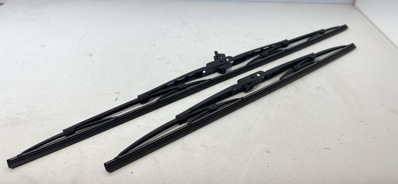 щетки стеклоочистителя Chevrolet Equinox 3 поколение 2018, 1.5 л., бензин, АКПП, черный, внедорожник 5 дв., полный привод - фото №1