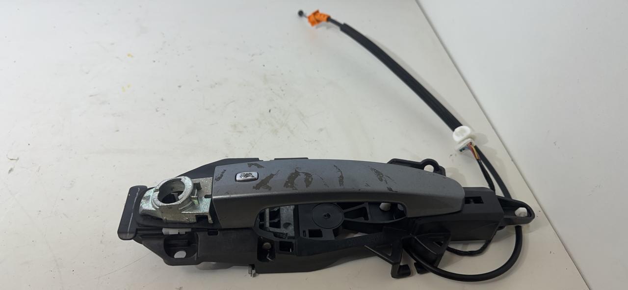 ручка наружная GMC Terrain 2 поколение 2018, 2.0 л., бензин, АКПП, серый, передний привод - фото №1