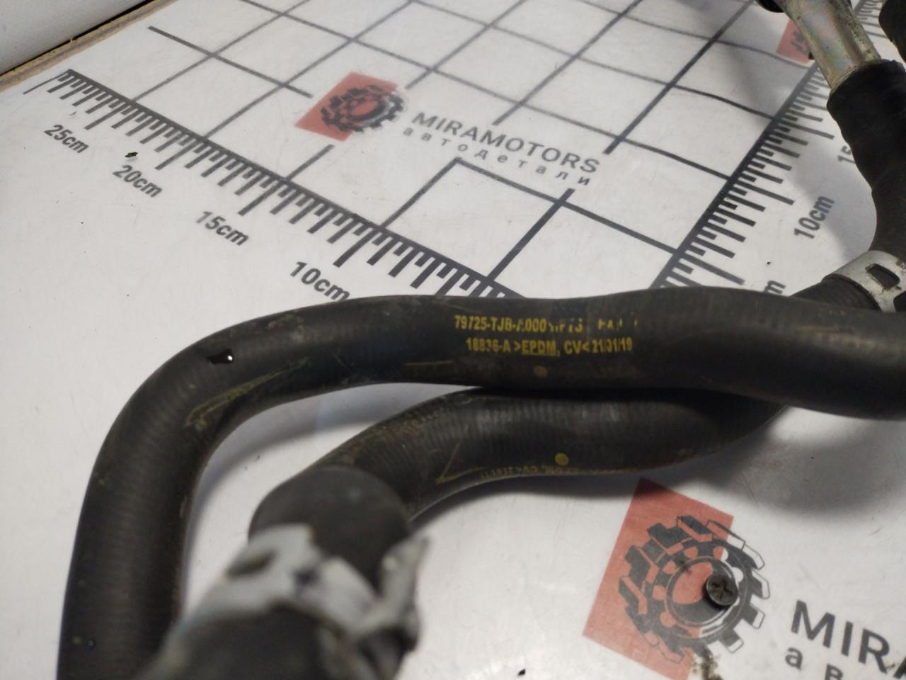 патрубок (трубопровод, шланг) Acura RDX 3 поколение 2019, 2.0 л., бензин, АКПП, белый, передний привод, 79725-TJB-F000F3 - фото №1