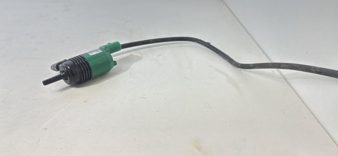 насос (моторчик) омывателя стекла Chevrolet Equinox 3 поколение 2019, 2.0 л., бензин, АКПП, черный, внедорожник 5 дв., передний привод, 814257 - фото №1