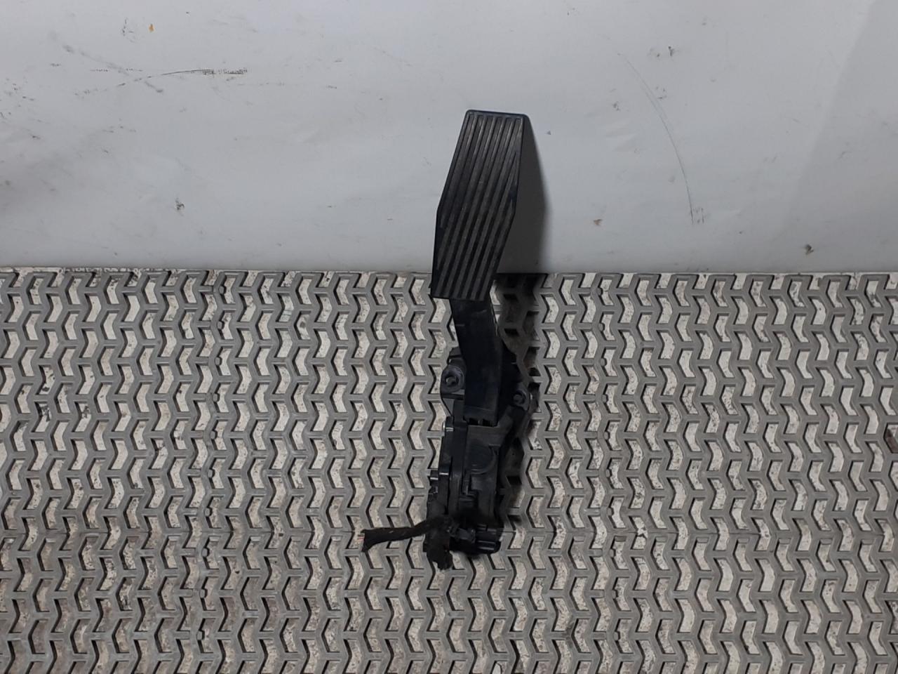 педаль Chevrolet Cruze 2 поколение 2019, 1.4 л., бензин, АКПП, синий диплоат, хетчбэк 5 дв., полный привод - фото №1