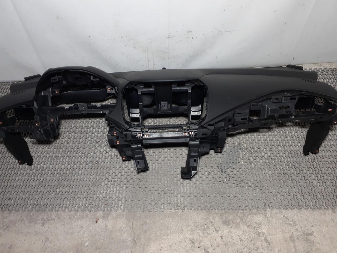 панель передняя салона (торпедо) Chevrolet Cruze 2 поколение 2017, 1.4 л., бензин, АКПП, серый, седан, 13499664 - фото №1