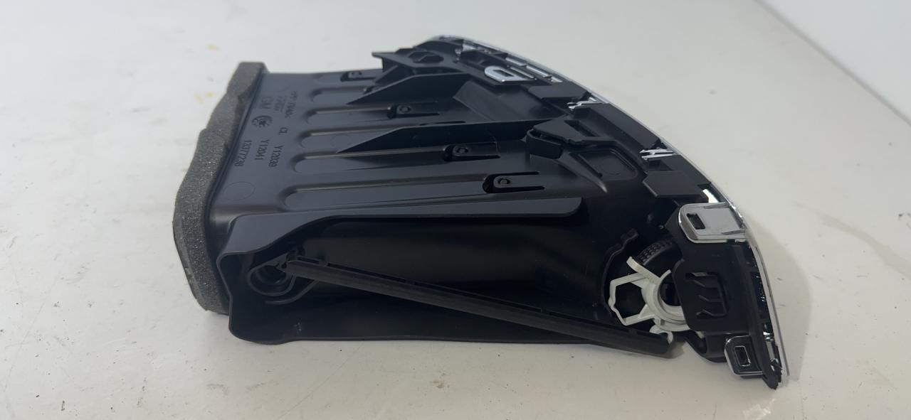 дефлектор обдува салона Chevrolet Cruze 2 поколение 2017, 1.4 л., бензин, АКПП, серый, седан, 13377238 - фото №1