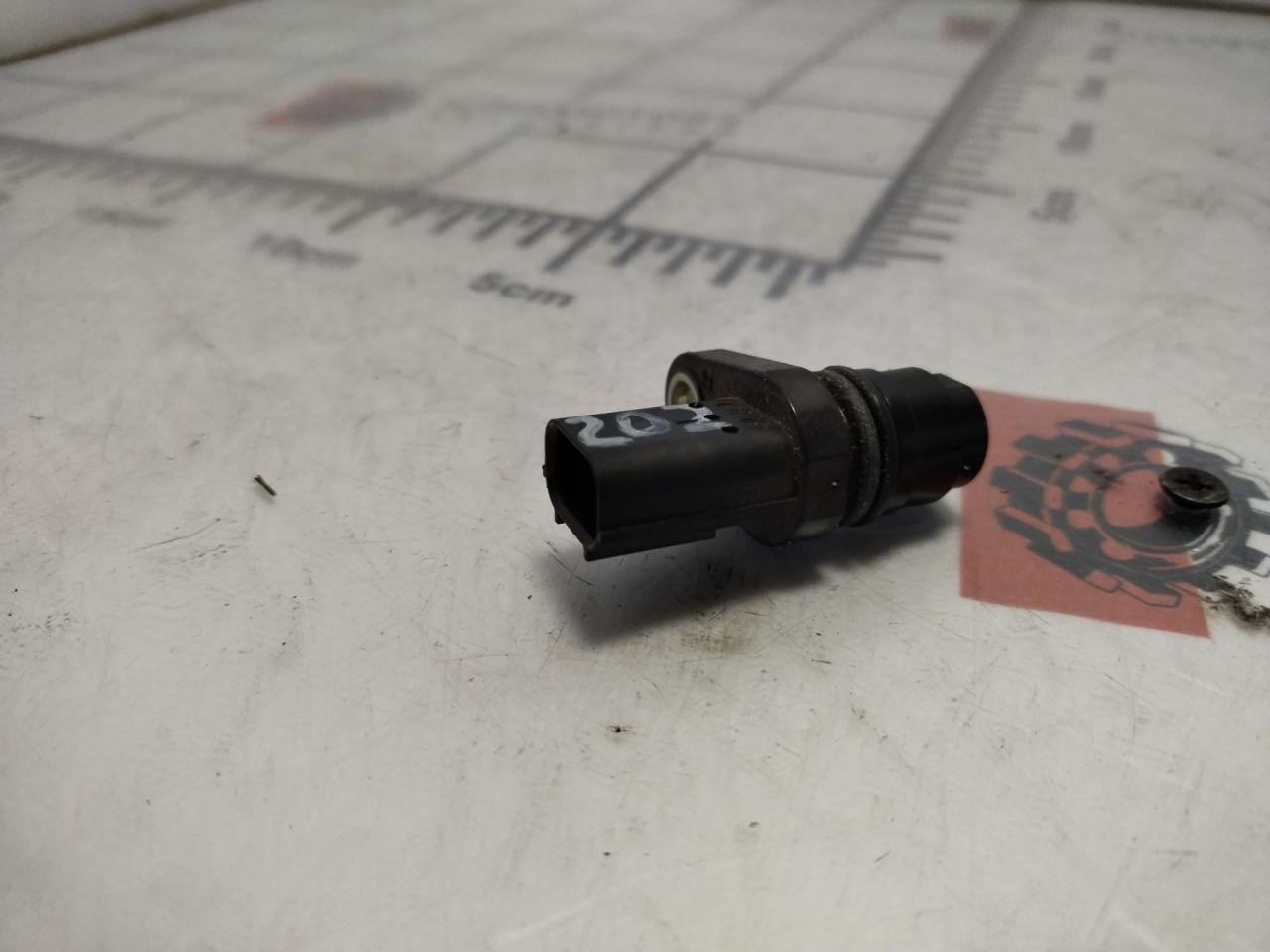 датчик коленвала Acura RDX 3 поколение 2019, 2.0 л., бензин, АКПП, белый, передний привод - фото №1