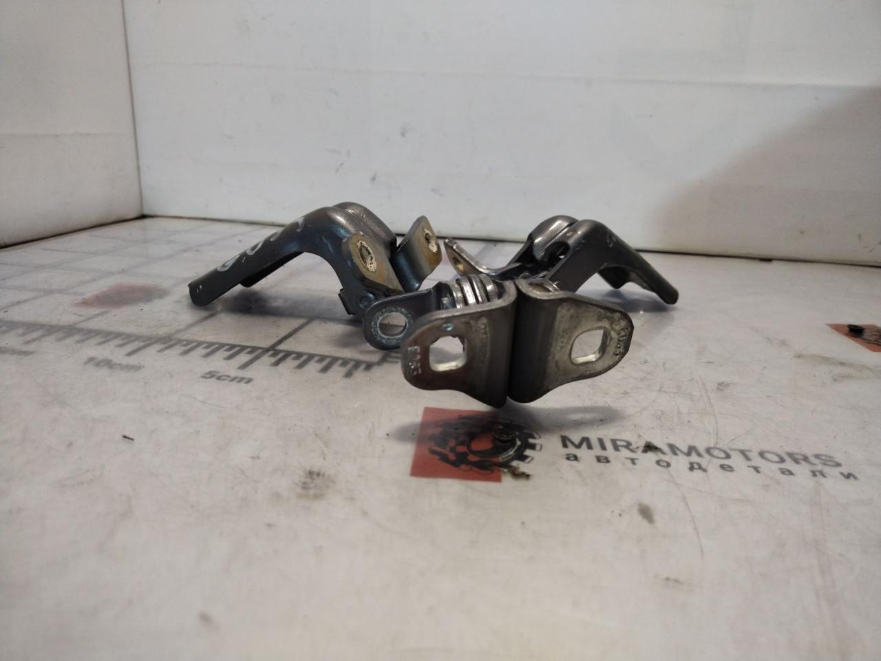 петля двери GMC Terrain 2 поколение 2018, 2.0 л., бензин, АКПП, серый, передний привод - фото №1