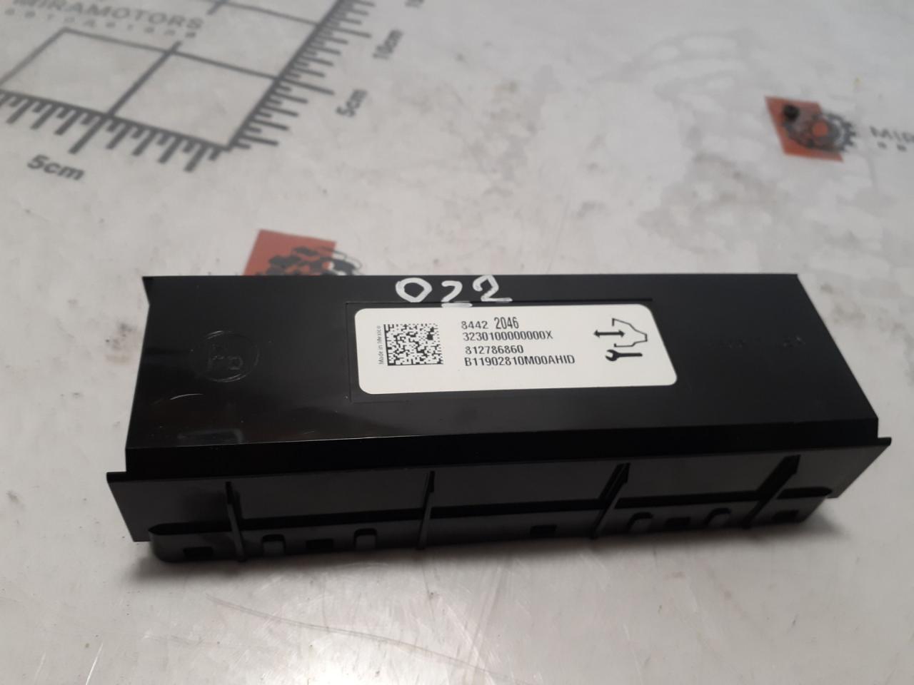 блок управления (другие) Chevrolet Equinox 3 поколение 2019, 1.5 л., бензин, АКПП, серый, внедорожник 5 дв., полный привод, 84422046 - фото №1