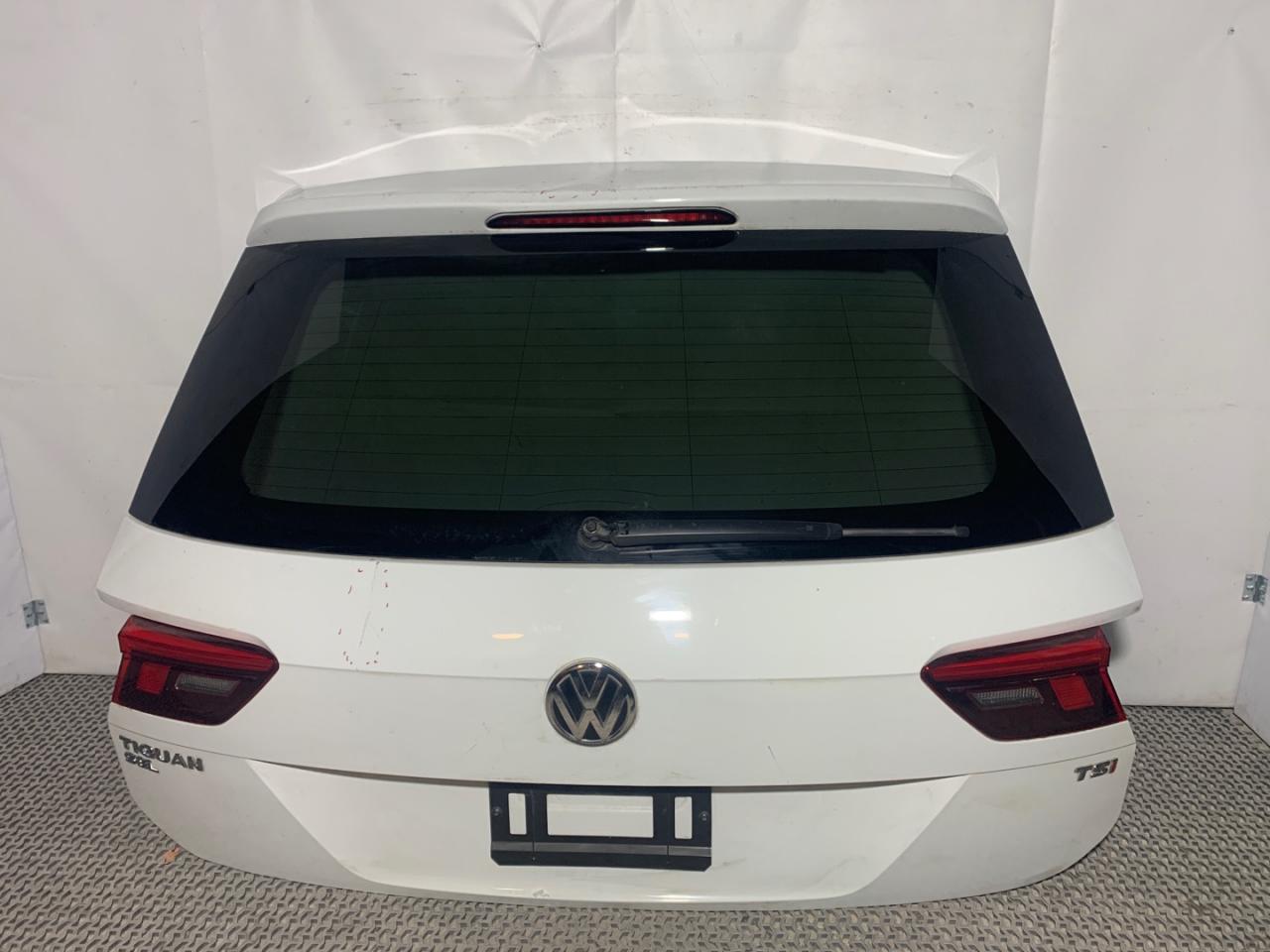 крышка багажника (дверь 3-5) Volkswagen Tiguan 2 поколение 2018, 2.0 л., FSI, бензин, АКПП, белый, внедорожник 5 дв. - фото №1