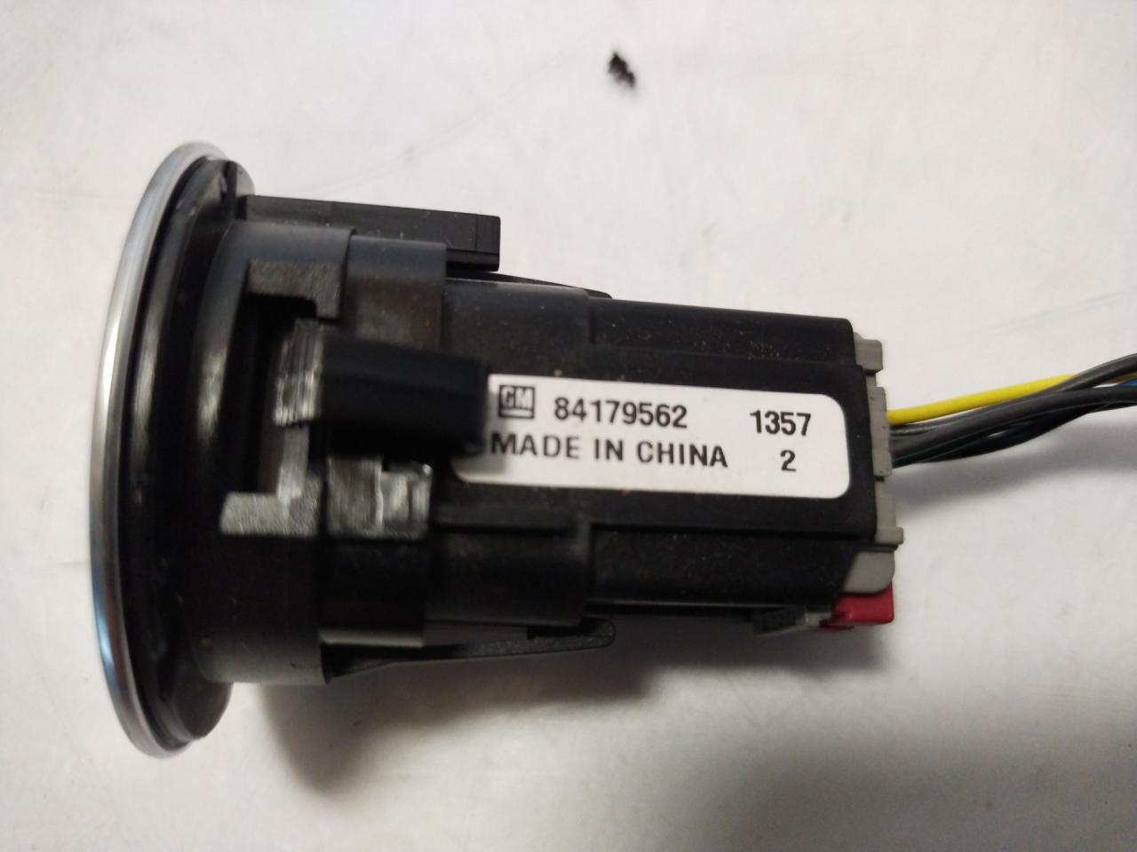 кнопка запуска двигателя GMC Terrain 2 поколение 2018, 2.0 л., бензин, АКПП, серый, передний привод, GM84179562 - фото №1