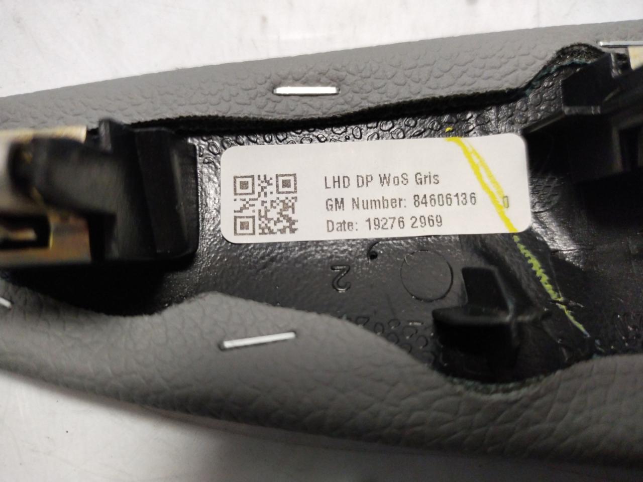 накладка на торпедо (консоль) Chevrolet Equinox 3 поколение 2020, 1.5 л., бензин, АКПП, черный, внедорожник 5 дв., 84606136 - фото №1