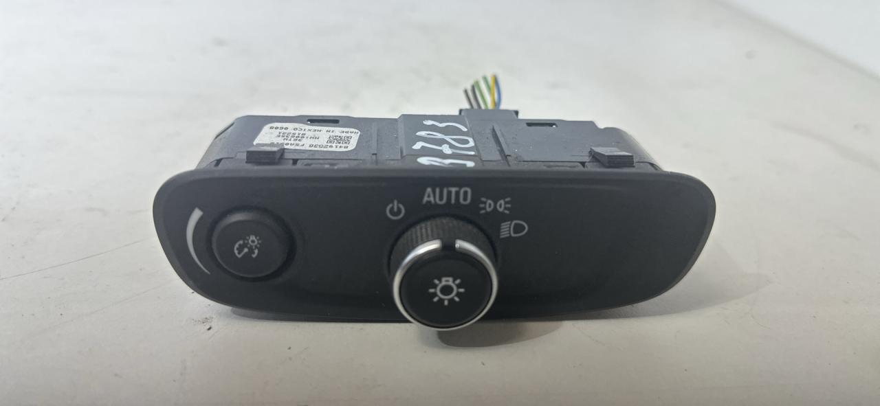 переключатель света Chevrolet Equinox 3 поколение 2019, 1.5 л., бензин, АКПП, серый, внедорожник 5 дв., полный привод, 84192536 - фото №1