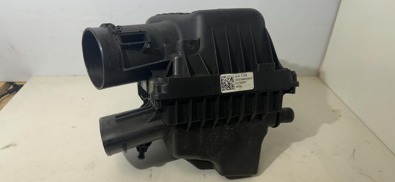 корпус воздушного фильтра Chevrolet Equinox 3 поколение 2019, 1.5 л., бензин, АКПП, серый, внедорожник 5 дв., полный привод, 84387754 - фото №1