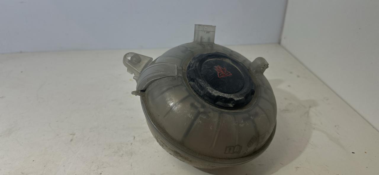 бачок расширительный Volkswagen Tiguan 2 поколение 2018, 2.0 л., FSI, бензин, АКПП, белый, внедорожник 5 дв., 5QM121407C - фото №1