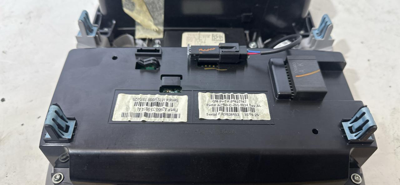 фонарь салона (плафон) Chevrolet Equinox 3 поколение 2019, 1.5 л., бензин, АКПП, серый, внедорожник 5 дв., полный привод - фото №1