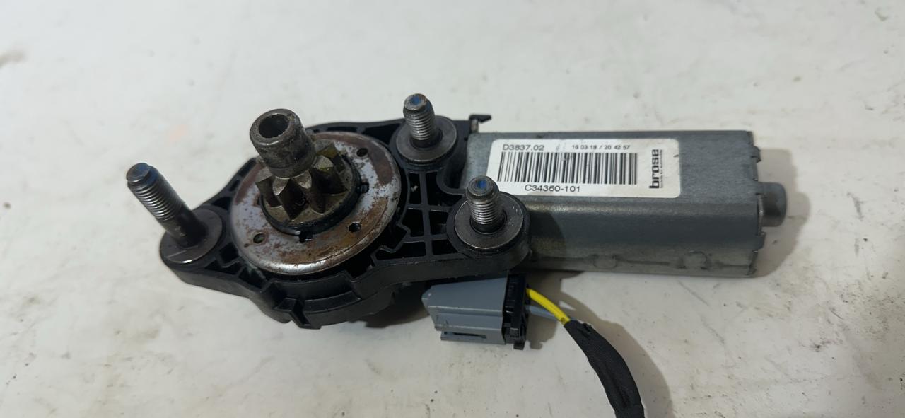 моторчик регулировки сиденья Chevrolet Equinox 3 поколение 2019, 1.5 л., бензин, АКПП, серый, внедорожник 5 дв., полный привод, S34360-101 - фото №1