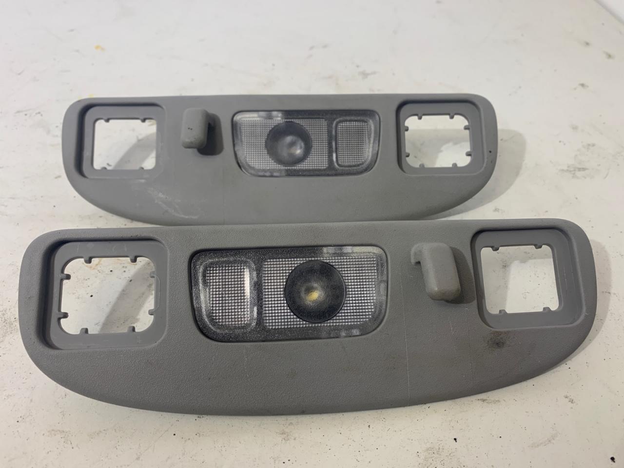 фонарь салона (плафон) Chevrolet Equinox 3 поколение 2019, 1.5 л., бензин, АКПП, серый, внедорожник 5 дв., полный привод, 84260155, 84260152 - фото №1