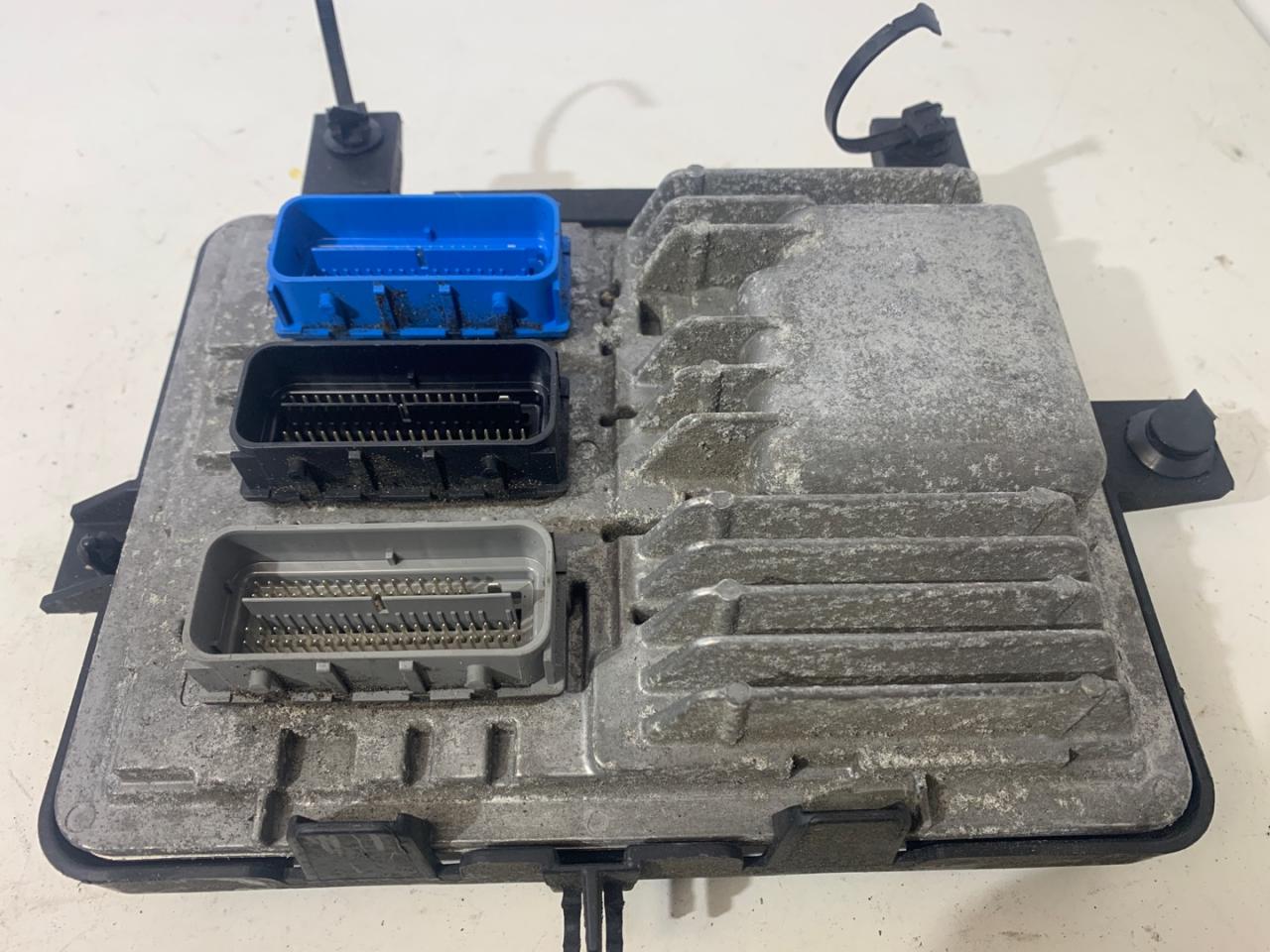 блок управления двигателем Chevrolet Equinox 3 поколение 2019, 1.5 л., бензин, АКПП, серый, внедорожник 5 дв., полный привод, 12695198 - фото №1