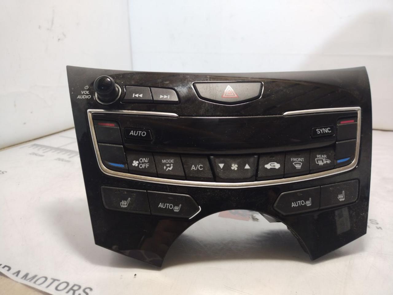 блок управления печки / климат-контроля Acura RDX 3 поколение 2019, 2.0 л., бензин, АКПП, белый, передний привод, 79610TJBA013M1 - фото №1