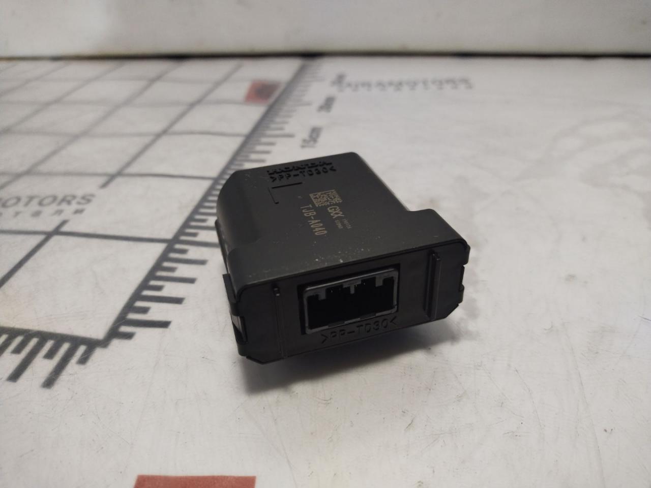 блок управления (другие) Acura RDX 3 поколение 2019, 2.0 л., бензин, АКПП, белый, передний привод, TJB-A040, 38890-TJB-A04 - фото №1