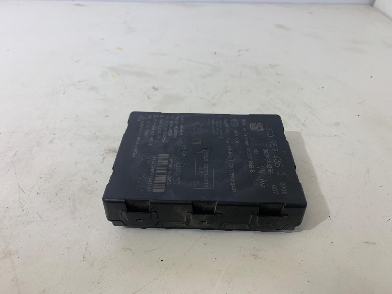 Блок управления бесключевым доступом Volkswagen Tiguan 2 поколение 2018, 2.0 л., FSI, бензин, АКПП, белый, внедорожник 5 дв., 3Q0959435G, 3Q0-959-435-N, 3Q0959435E, 3Q0959435G, 3Q0959435J, 3Q0959435L - фото №1