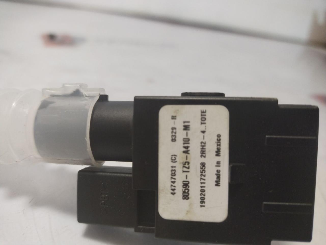 датчик температуры Acura RDX 3 поколение 2019, 2.0 л., бензин, АКПП, белый, передний привод, 80590TZ5A410M1 - фото №1