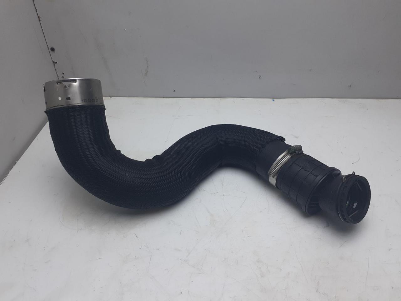 патрубок интеркулера Chevrolet Equinox 3 поколение 2019, 1.5 л., бензин, АКПП, серый, внедорожник 5 дв., полный привод - фото №1