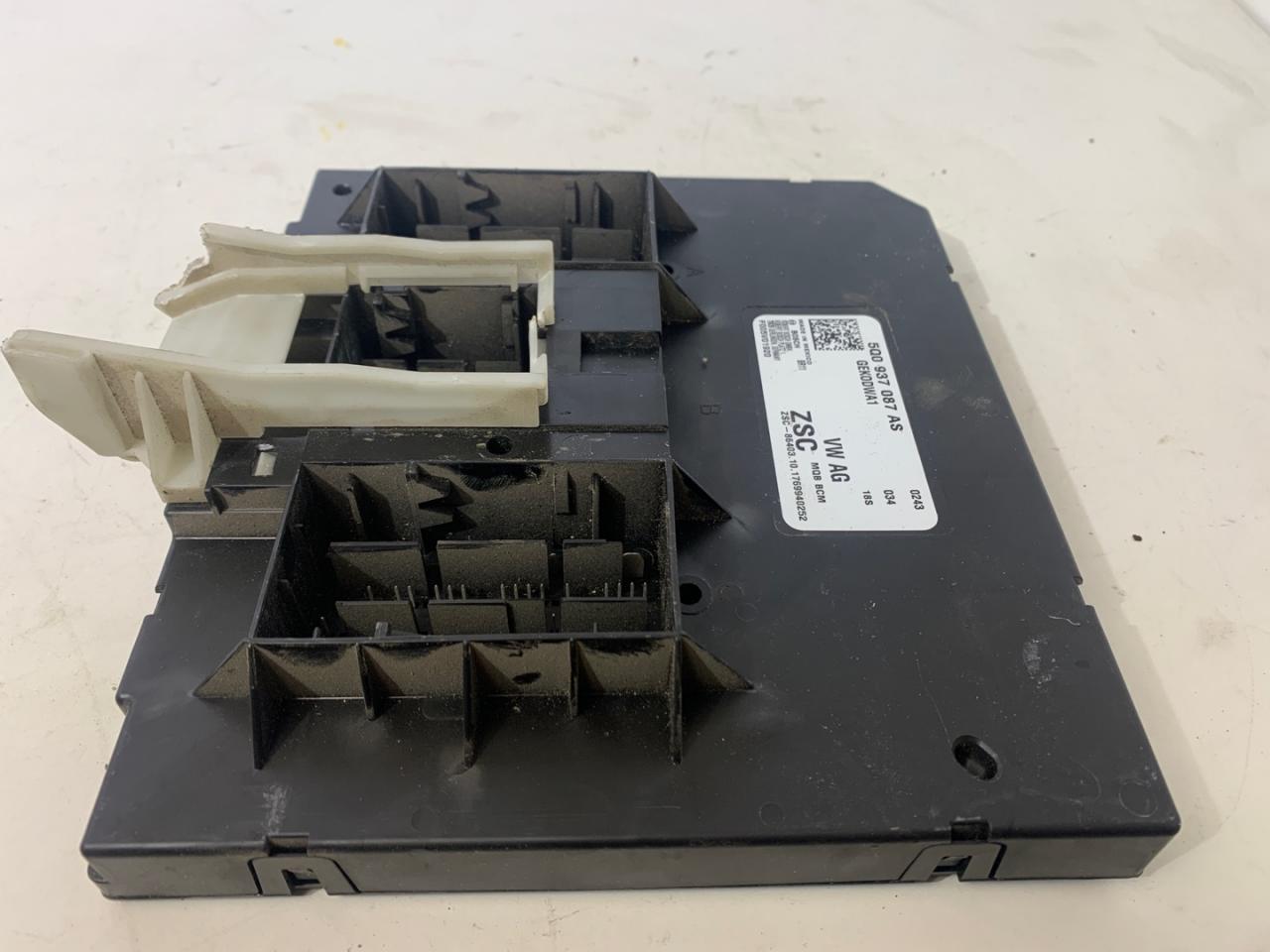 Блок управления BCM (Body Control Module) Volkswagen Tiguan 2 поколение 2018, 2.0 л., FSI, бензин, АКПП, белый, внедорожник 5 дв., 5Q0937087AS - фото №1