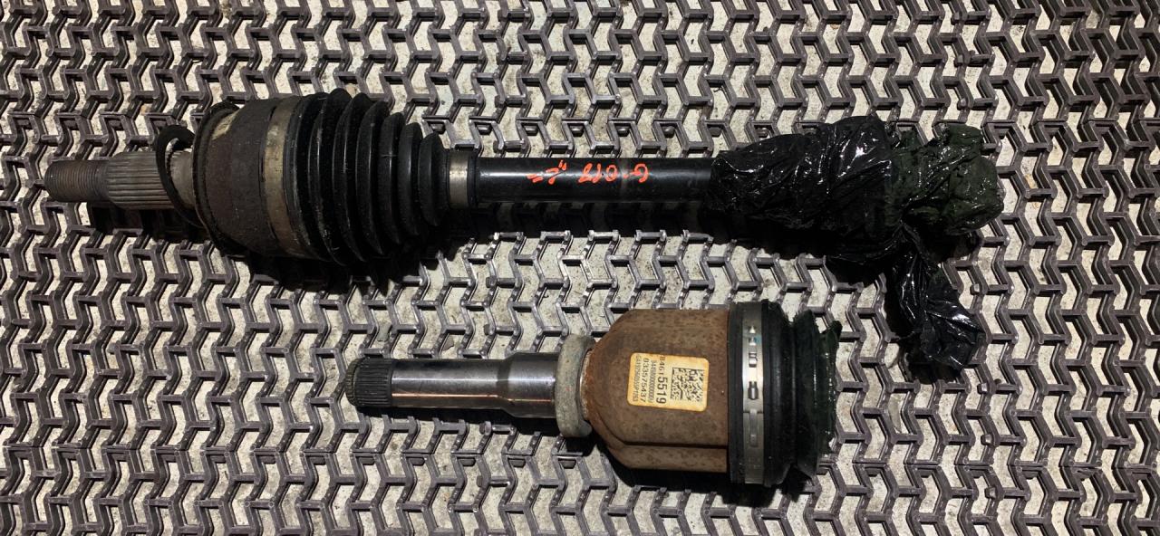 полуось передняя левая (приводной вал, ШРУС) Chevrolet Equinox 3 поколение 2020, 1.5 л., бензин, АКПП, черный, внедорожник 5 дв., 84615519 - фото №1