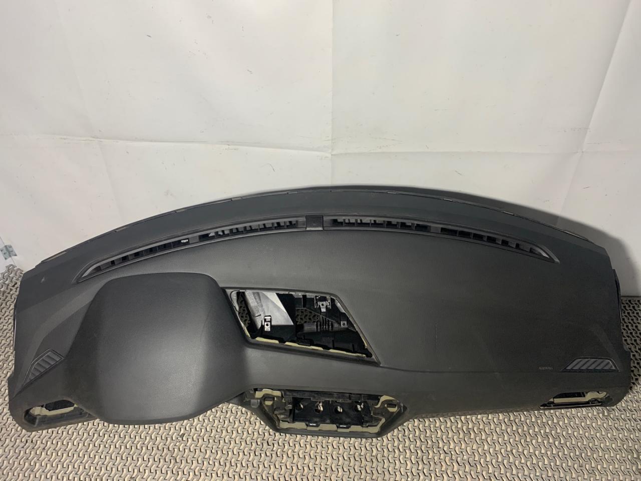 панель передняя салона (торпедо) Volkswagen Tiguan 2 поколение 2018, 2.0 л., FSI, бензин, АКПП, белый, внедорожник 5 дв., 5NN857003HFLG - фото №1