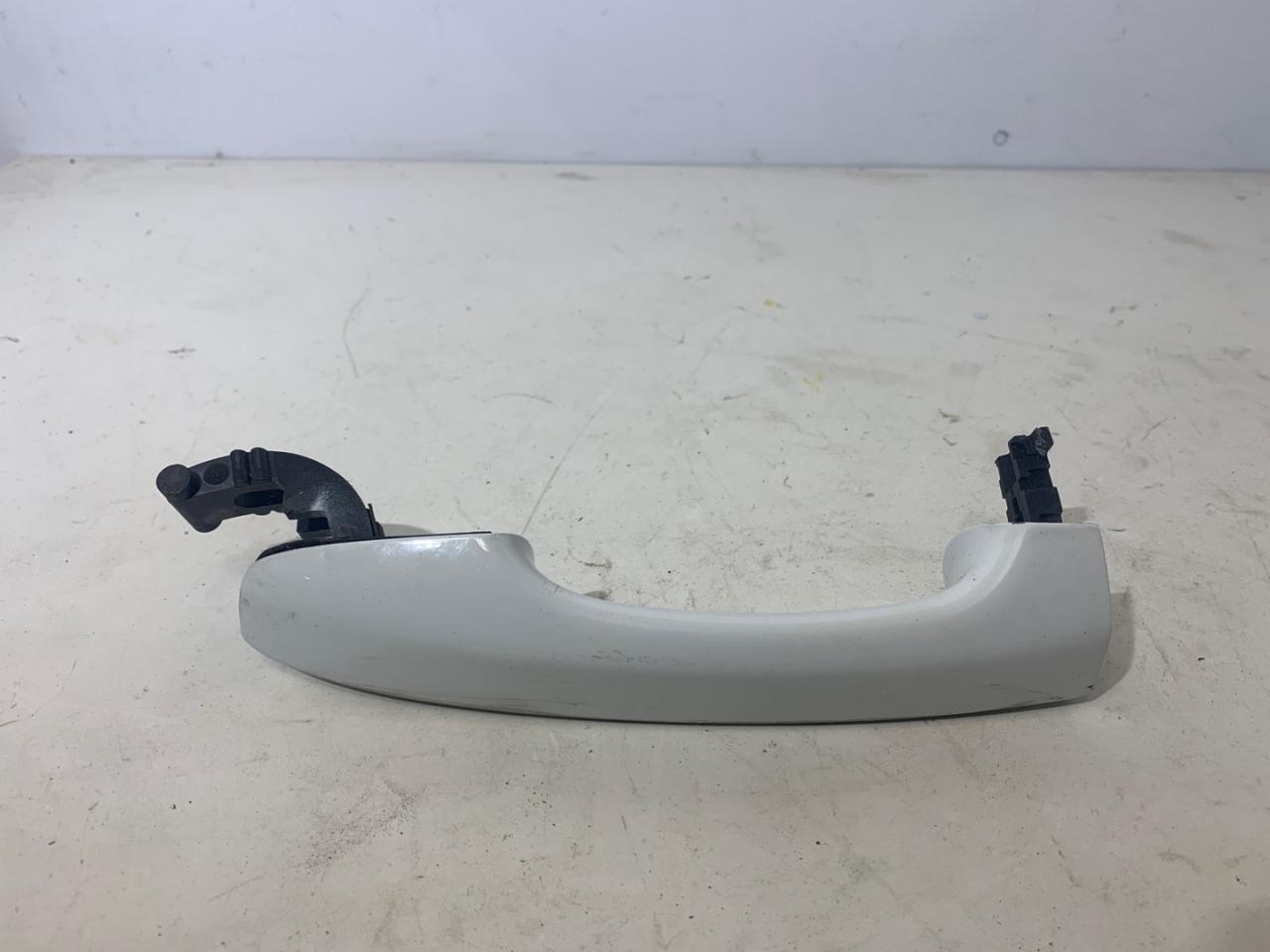 ручка наружная задняя правая Volkswagen Tiguan 2 поколение 2018, 2.0 л., FSI, бензин, АКПП, белый, внедорожник 5 дв., 5NN837206GRU - фото №1