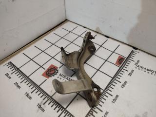 кронштейн глушителя Chevrolet Equinox 3 поколение 2018, 1.5 л., бензин, АКПП, черный, внедорожник 5 дв., полный привод, 12670586-5