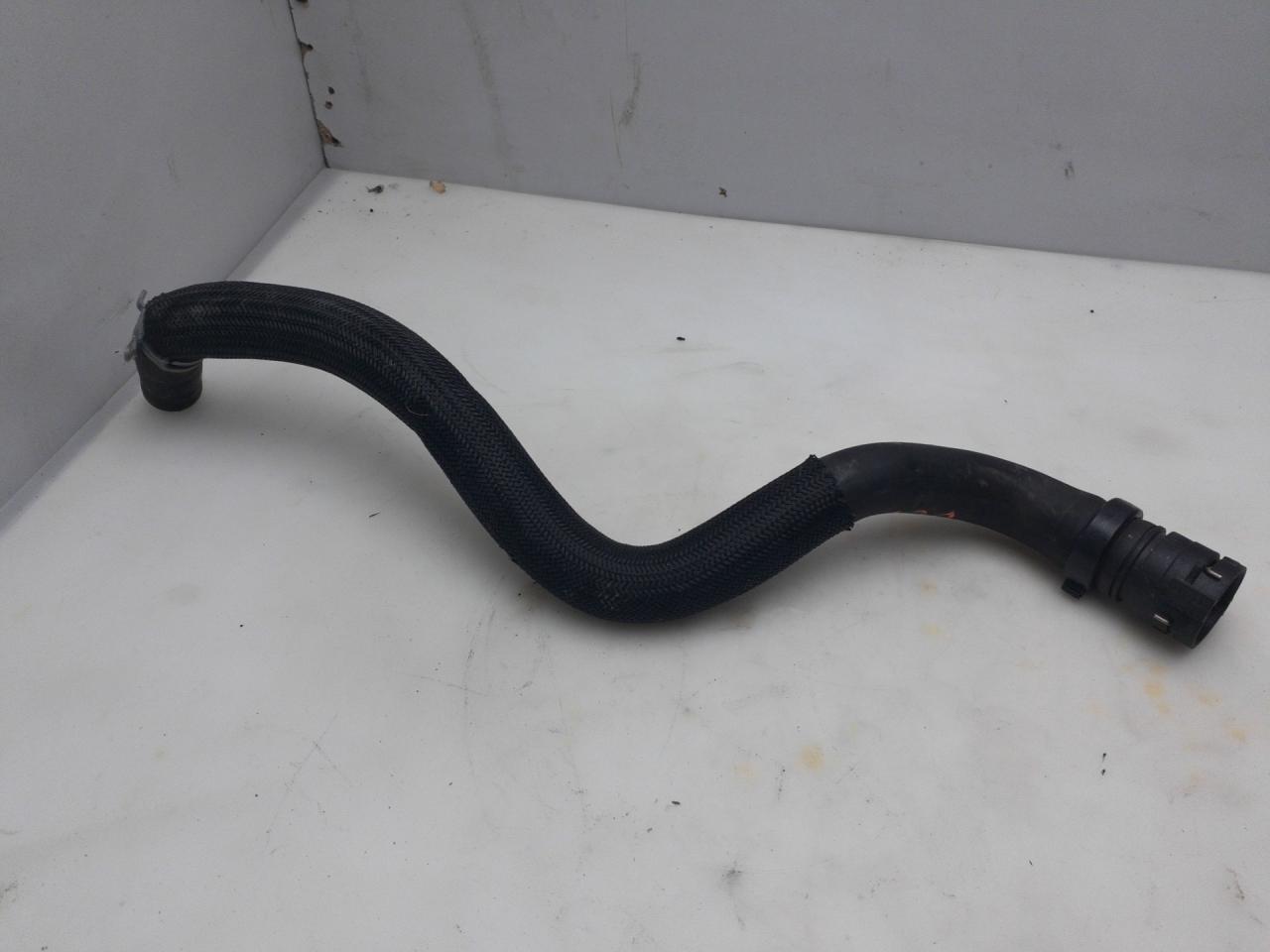 патрубок отопителя (печки) GMC Terrain 2 поколение 2019, 1.5 л., бензин, АКПП, белый, внедорожник 5 дв. - фото №1