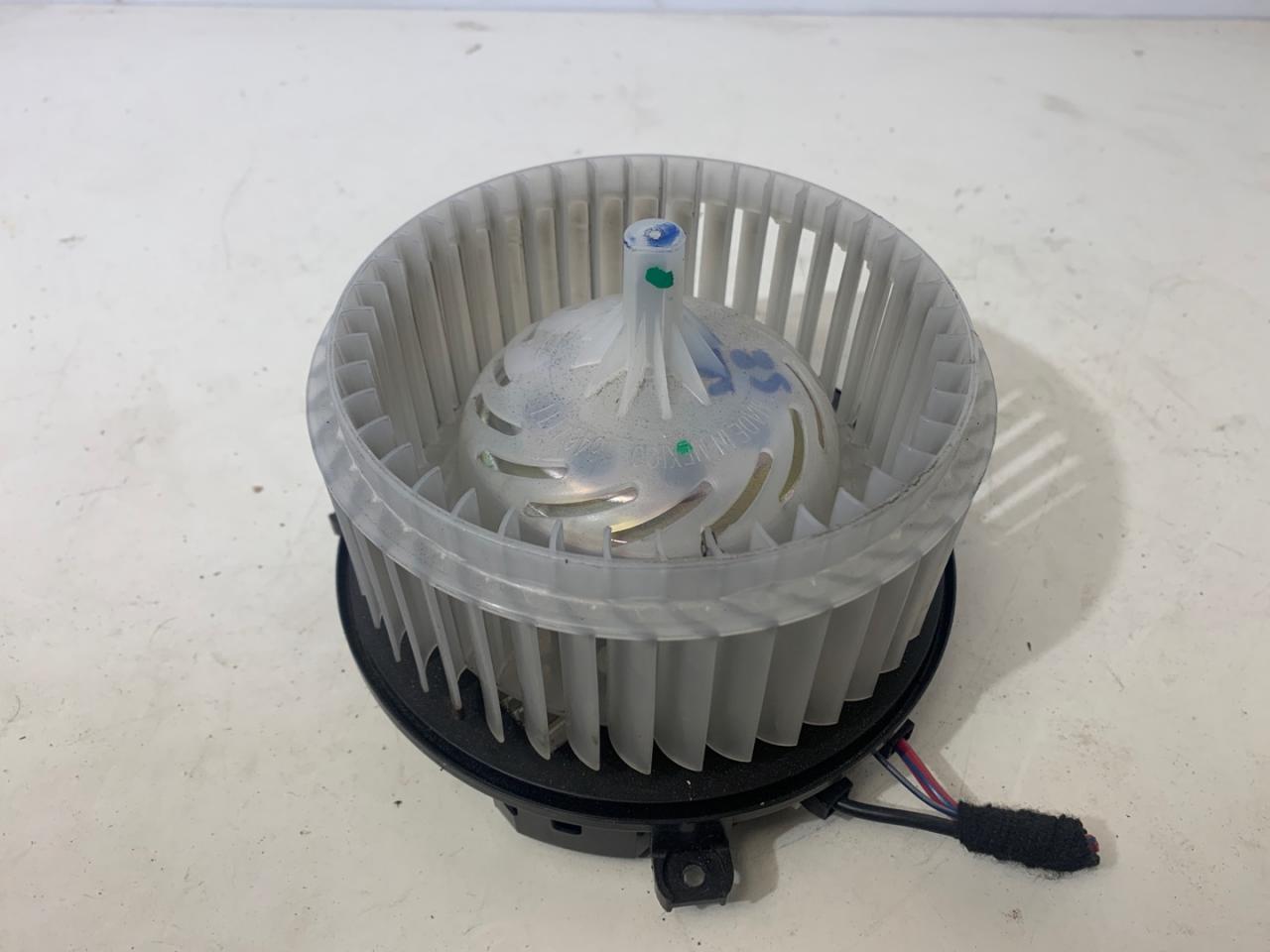 моторчик печки Chevrolet Equinox 3 поколение 2019, 1.5 л., бензин, АКПП, серый, внедорожник 5 дв., полный привод, KU638002 - фото №1