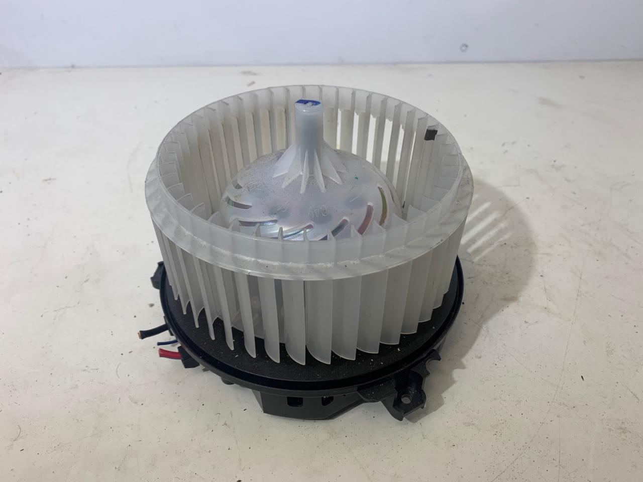 моторчик печки GMC Terrain 2 поколение 2019, 1.5 л., бензин, АКПП, белый, внедорожник 5 дв., 16475725 - фото №1