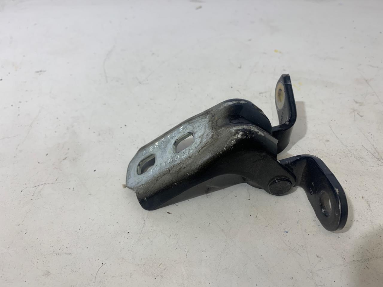 петля двери Chevrolet Equinox 3 поколение 2020, 1.5 л., бензин, АКПП, черный, внедорожник 5 дв., 823718F - фото №1