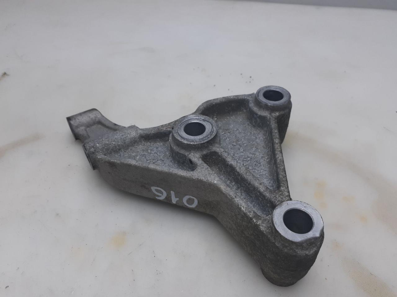 кронштейн (крепление) Chevrolet Equinox 3 поколение 2018, 1.5 л., бензин, АКПП, черный, внедорожник 5 дв., полный привод - фото №1