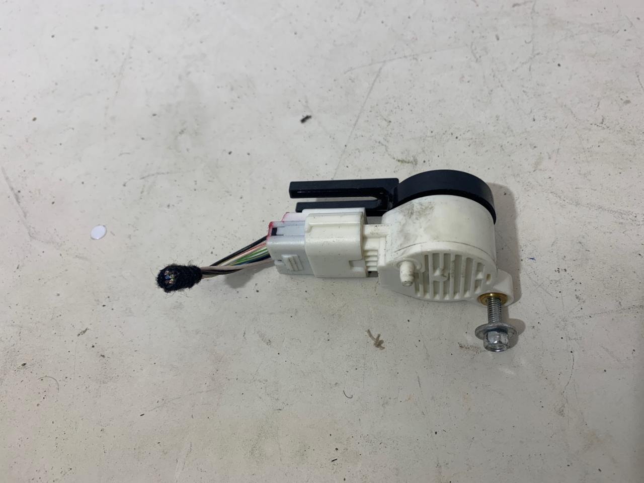 Датчик педали тормоза (лягушка) Chevrolet Equinox 3 поколение 2019, 1.5 л., бензин, АКПП, серый, внедорожник 5 дв., полный привод, 13597424 - фото №1