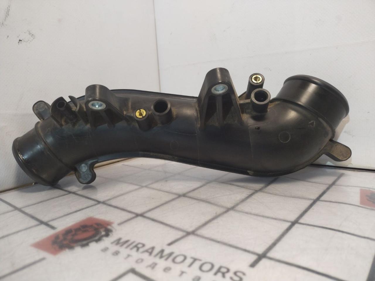 патрубок интеркулера Acura RDX 3 поколение 2019, 2.0 л., бензин, АКПП, белый, передний привод, 17294-6B2-A01 - фото №1