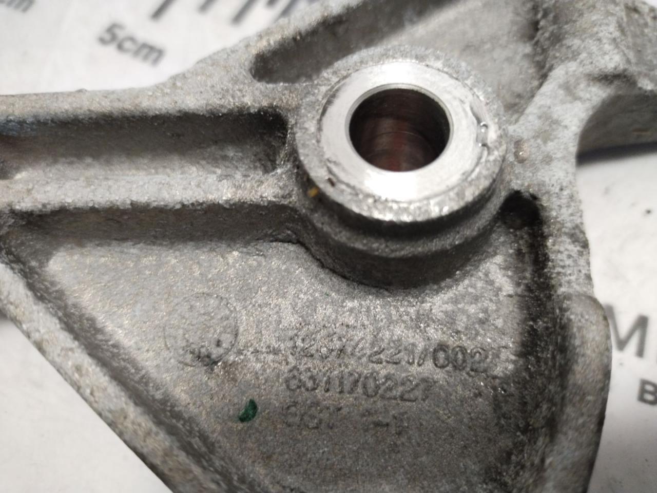 кронштейн двигателя Chevrolet Equinox 3 поколение 2019, 1.5 л., бензин, АКПП, черный, внедорожник 5 дв., полный привод, 12674221 - фото №1