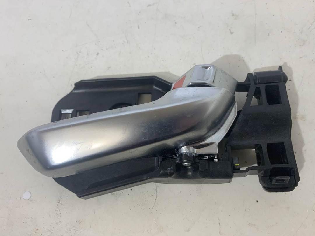 ручка внутренняя передняя правая Acura RDX 3 поколение 2019, 2.0 л., бензин, АКПП, белый, передний привод, 72120-TJB-A11 - фото №1