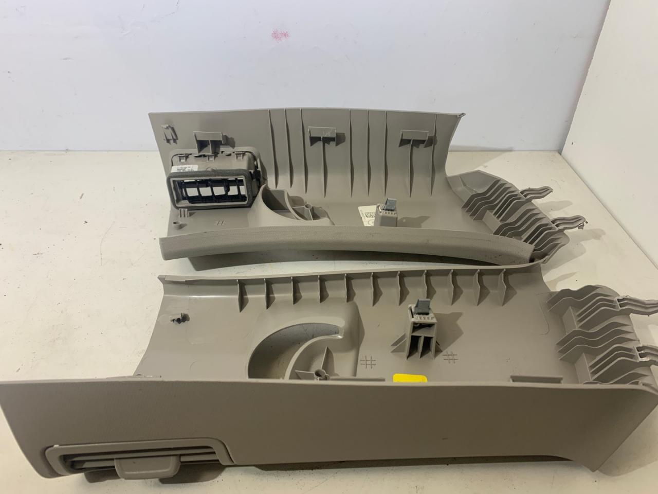 пластик Volkswagen Atlas 2018, 3.6 л., бензин, АКПП, черный, внедорожник 5 дв., полный привод, 3CN867288, 3CN867287 - фото №1