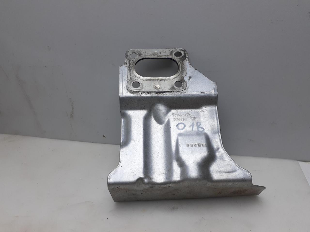 тепловой экран глушителя GMC Terrain 2 поколение 2018, 1.5 л., бензин, АКПП, черный, внедорожник 5 дв., полный привод, 12673929 - фото №1