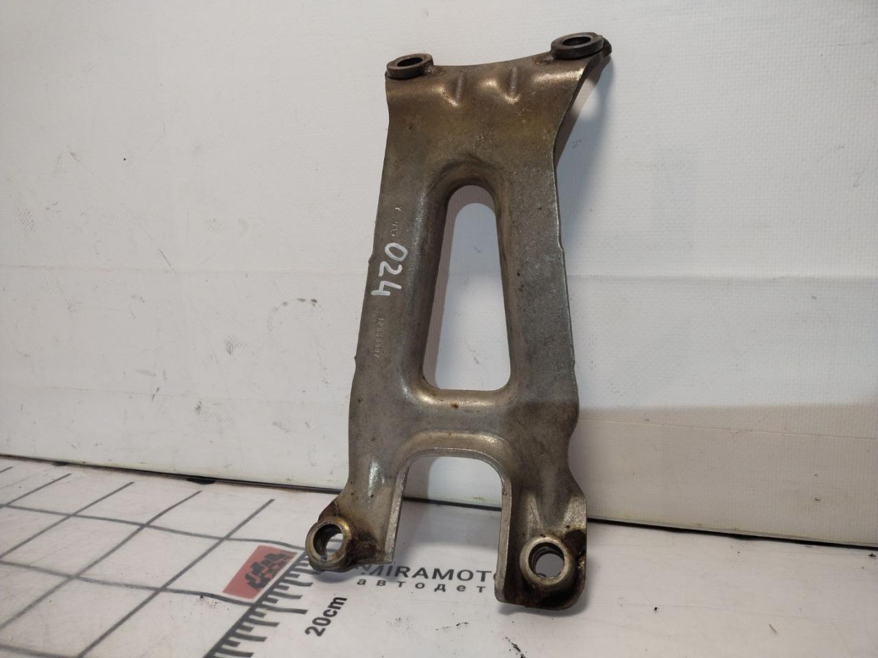 кронштейн двигателя Chevrolet Equinox 3 поколение 2019, 2.0 л., бензин, АКПП, черный, внедорожник 5 дв., передний привод, 12650097 - фото №1