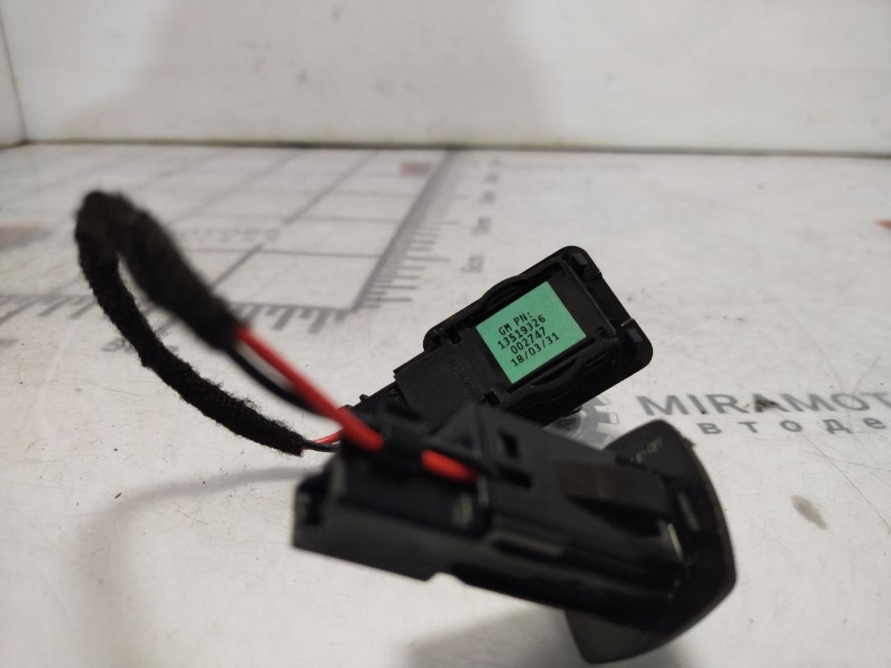 фонарь салона (плафон) Chevrolet Equinox 3 поколение 2019, 1.5 л., бензин, АКПП, серый, внедорожник 5 дв., полный привод, 13519326 - фото №1