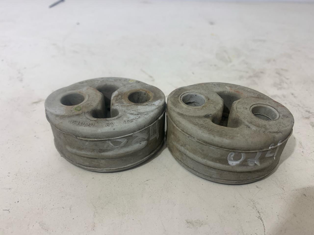 Резинка глушителя Chevrolet Equinox 3 поколение 2019, 2.0 л., бензин, АКПП, черный, внедорожник 5 дв., передний привод - фото №1